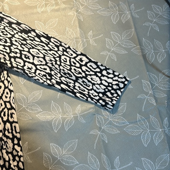 Chaus New York Blouse. - Picture 9 of 15